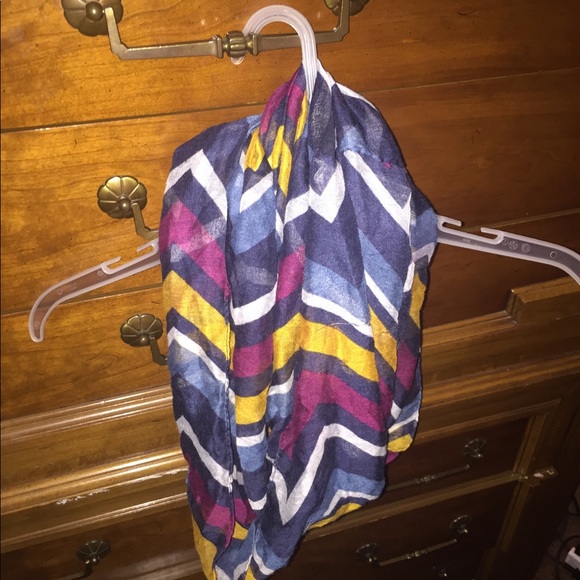 Chevron print infinity scarf🧣 - Picture 2 of 3